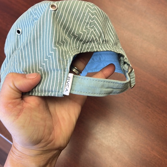 New RVCA hat - Picture 5 of 8